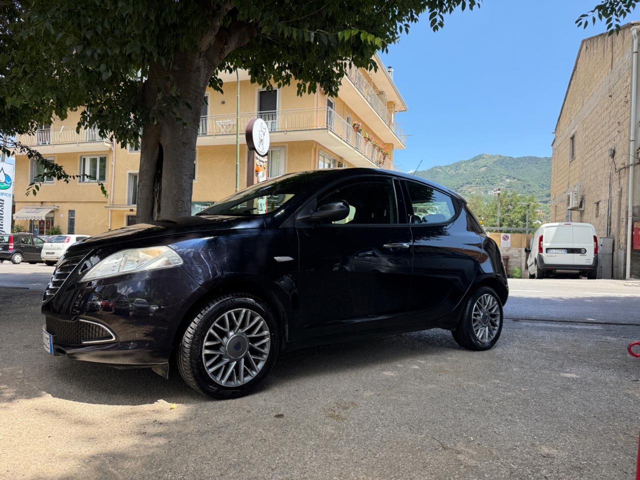 Lancia Ypsilon 1.2 69 CV 5 porte S&S Silver