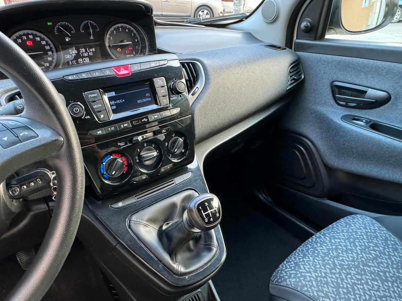 LANCIA YPSILON 1.2 BENZINA 69 CV. ELEFANTINO BLU PERFETTA