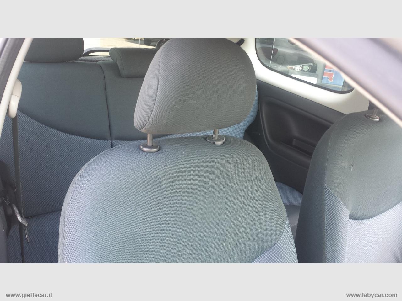 TOYOTA Yaris 1.0 16V 3p. Sol