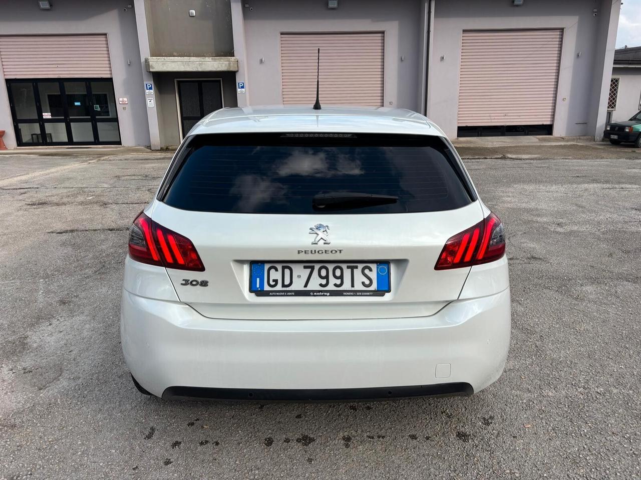 Peugeot 308 BlueHDi 130 S&S EAT8 2021