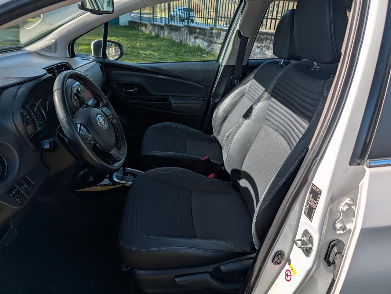 Toyota Yaris 1.3 5 porte Lounge Multidrive S AUTOMATICA