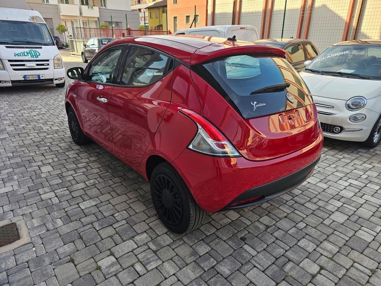 Lancia Ypsilon 1.0 FireFly 5 porte S&S Hybrid Ecoc