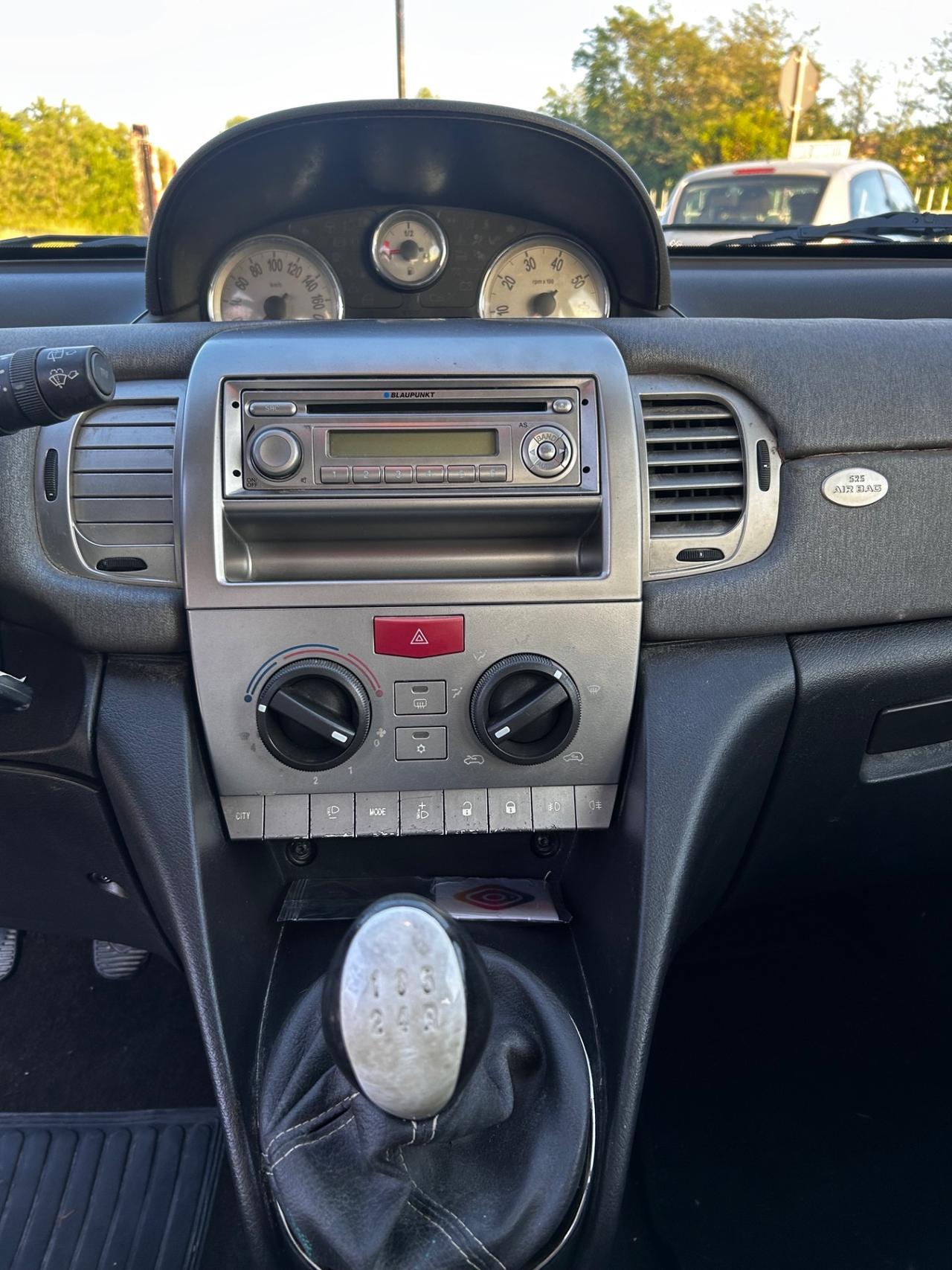 Lancia Ypsilon 1.3 MJT 75 CV Argento