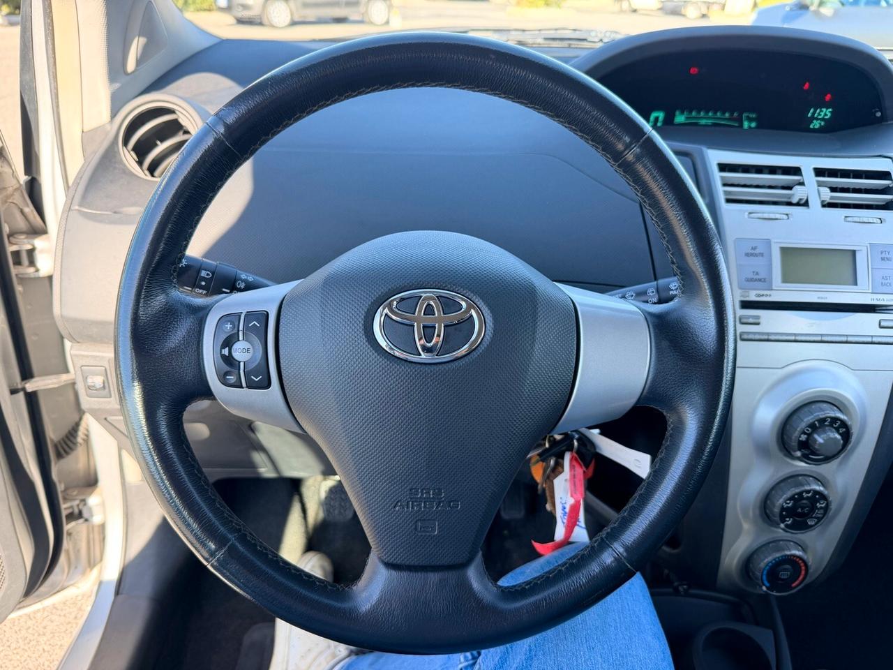 Toyota Yaris 1.0 VVT-i 70cv Benzina - 67.000 km - Garanzia 12 mesi