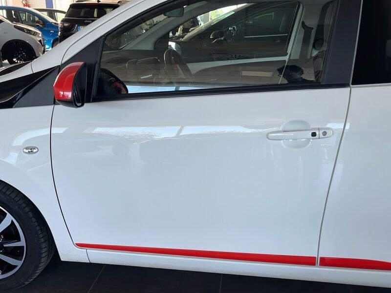 Toyota Aygo 004282 1.0 VVT-i 72 CV 5 porte x-wave orange