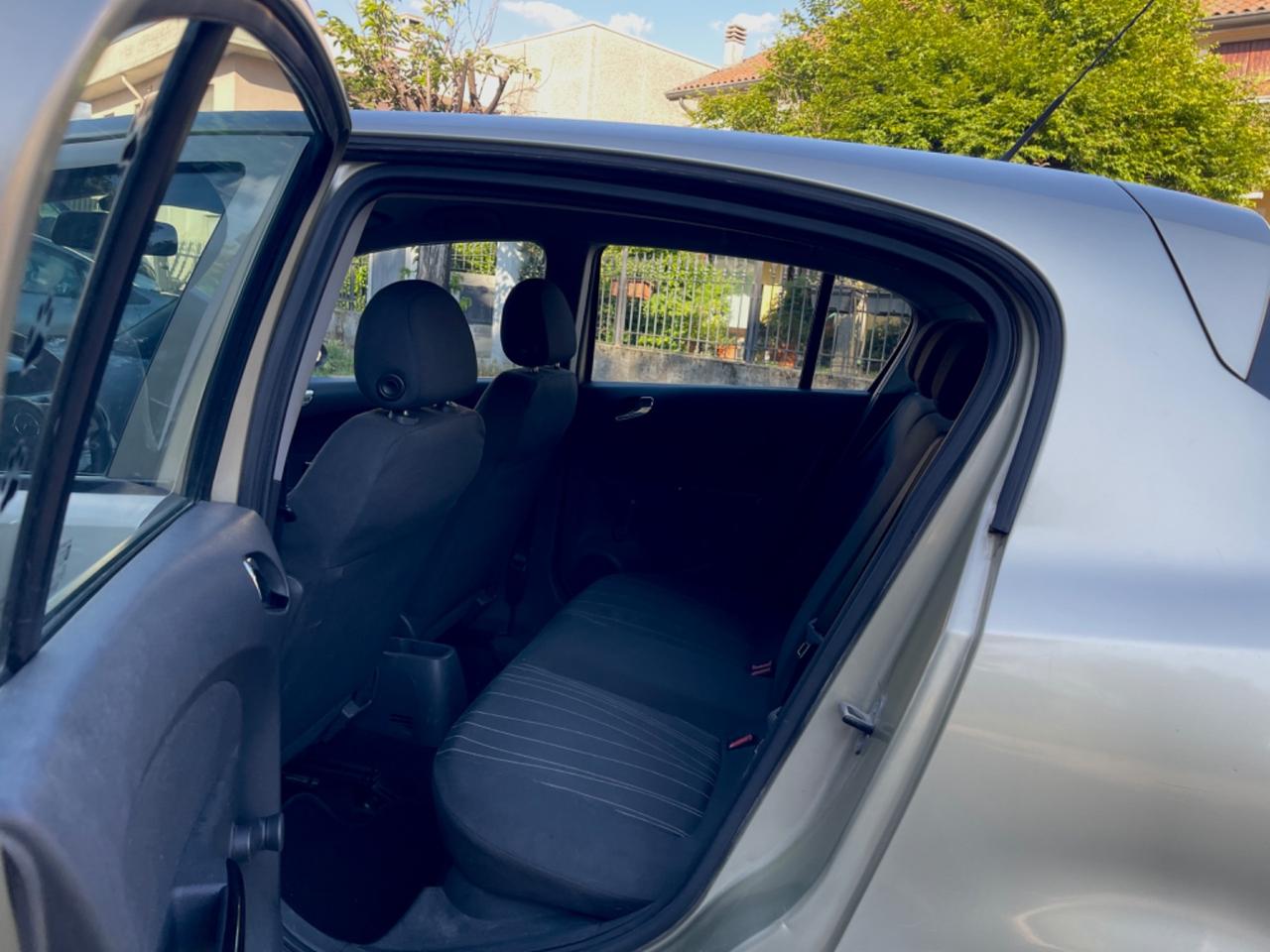 Opel Corsa 1.2 5 porte Cosmo per Neopatentati