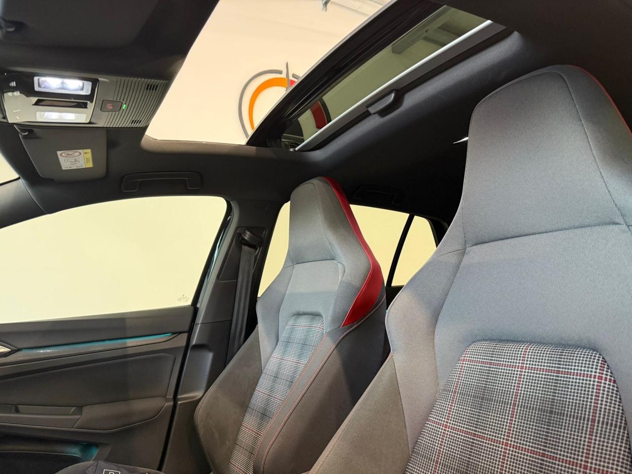 Volkswagen Golf GTI Golf 2.0 TSI GTI DSG PERFORMANCE