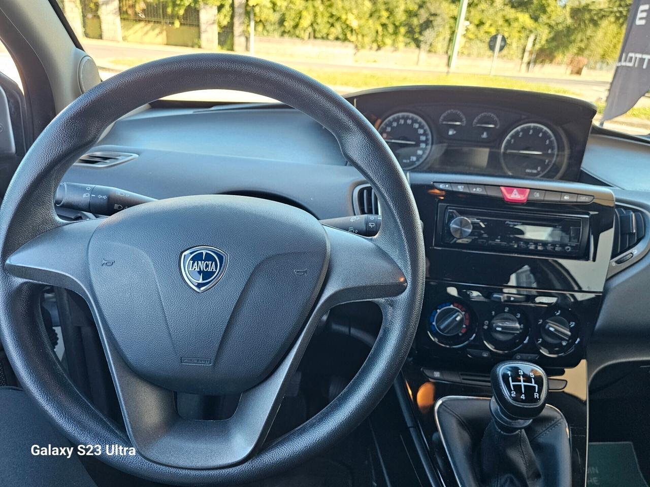 Lancia Ypsilon 1.2 69 CV 5 porte Silver