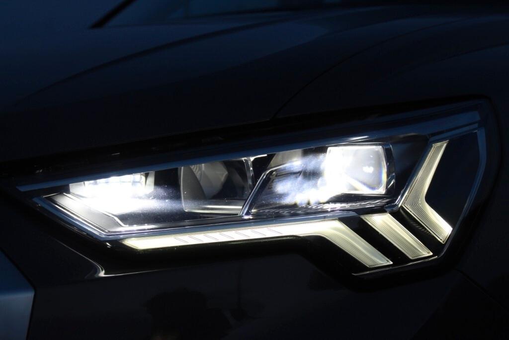 AUDI Q3 2.0 TDI 150 CV s-tronic *Matrix *Luci Ambiente