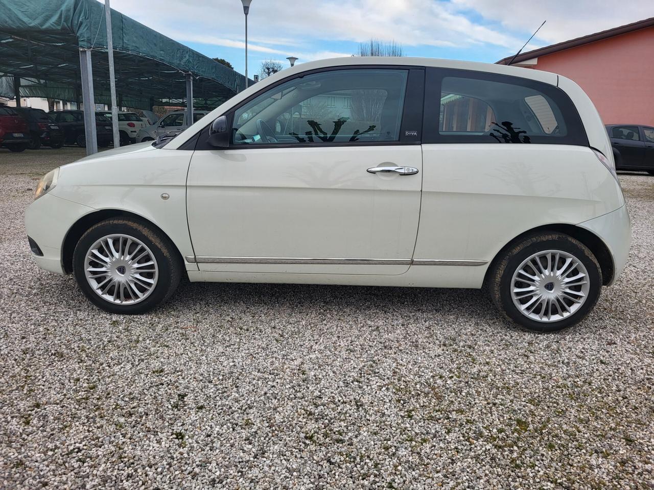 Lancia Ypsilon 1.3 MJT 75 CV Diva