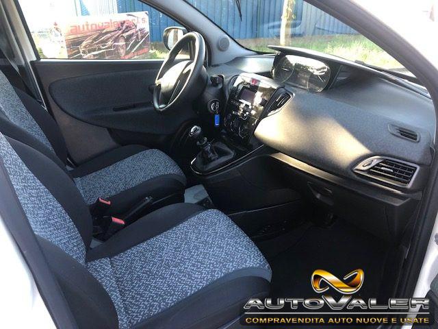 LANCIA Ypsilon 1.0 FireFly 5 porte S&S Hybrid Ecochic Silver