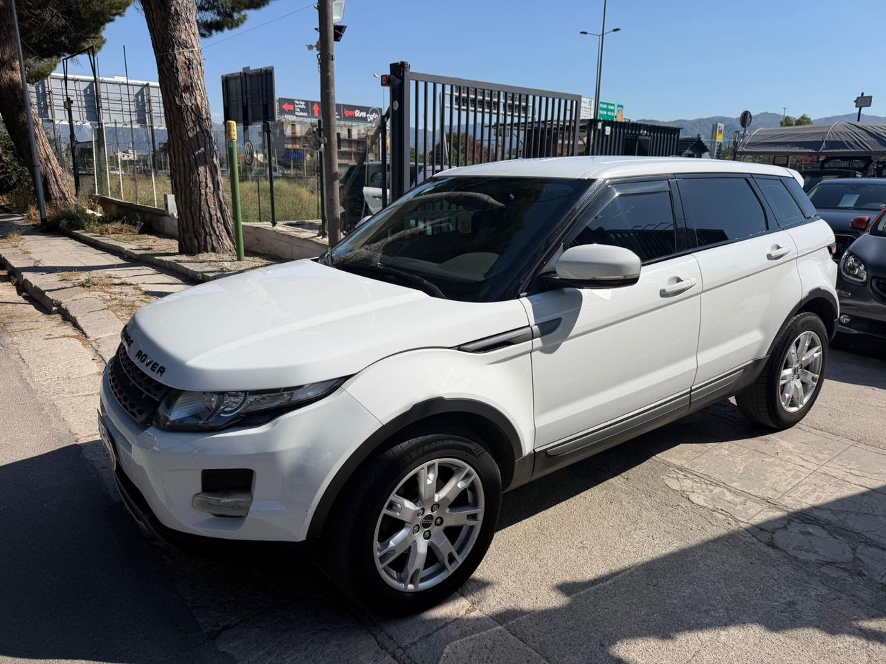 Land Rover Range Evoque 2.2 TD4 5p. Pure