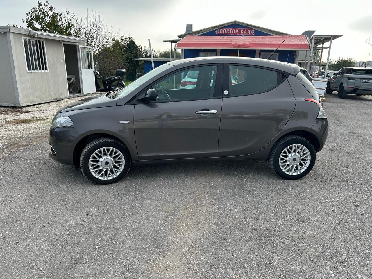 Lancia Ypsilon 0.9 TwinAir 85 CV 5 porte Metano Ecochic Gold