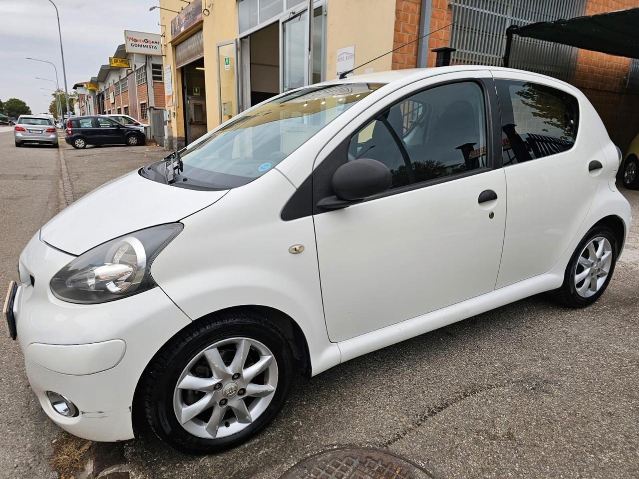Toyota Aygo 1.0 68cv Now Connect*Clima*Navi*Cerchi*Neopatentati