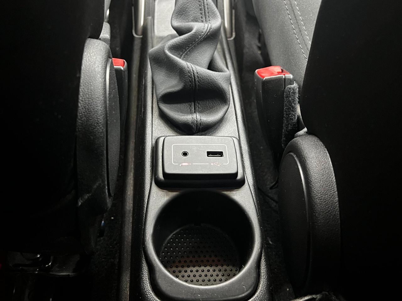 Alfa Romeo MiTo 2017 1.4 Distinctive 78cv E6