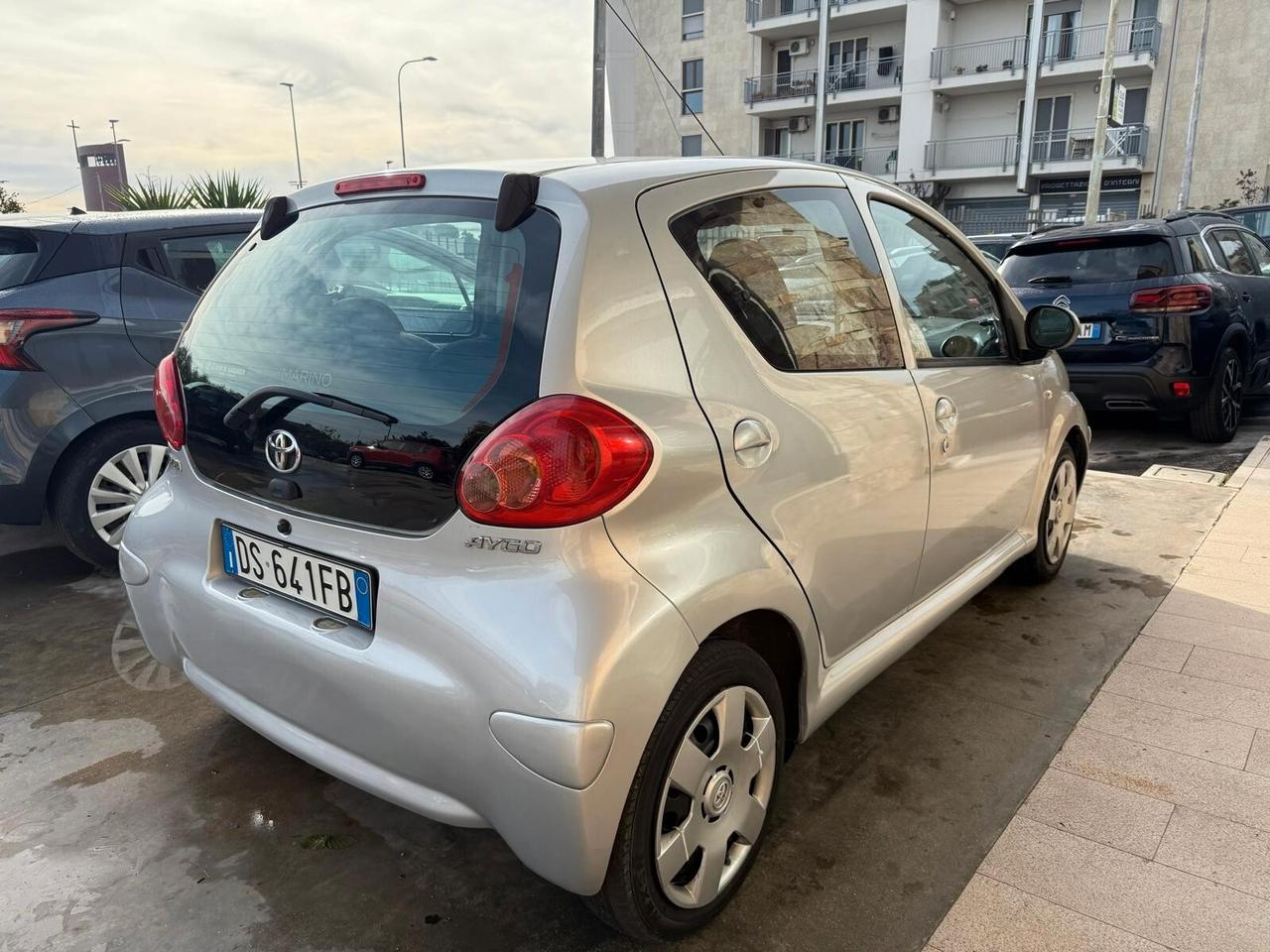 Toyota Aygo 1.0 12V VVT-i 5 porte Sol - AUTOMATICA