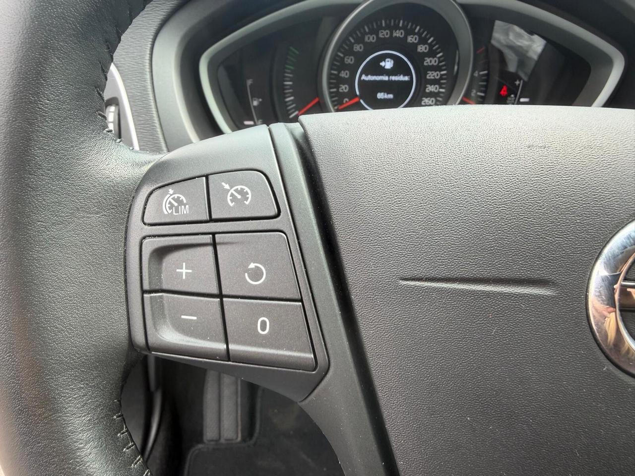 Volvo V40 D2 DISPLAY/NAVI