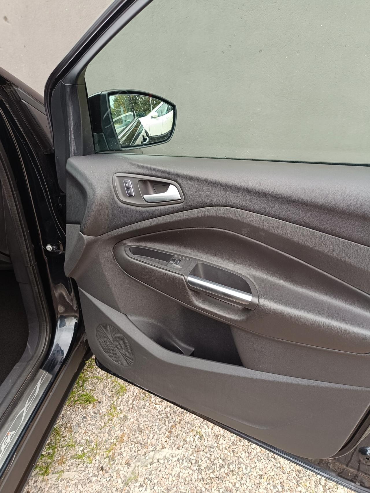 Ford Kuga 2.0 TDCI 140 CV 4WD Powershift Business