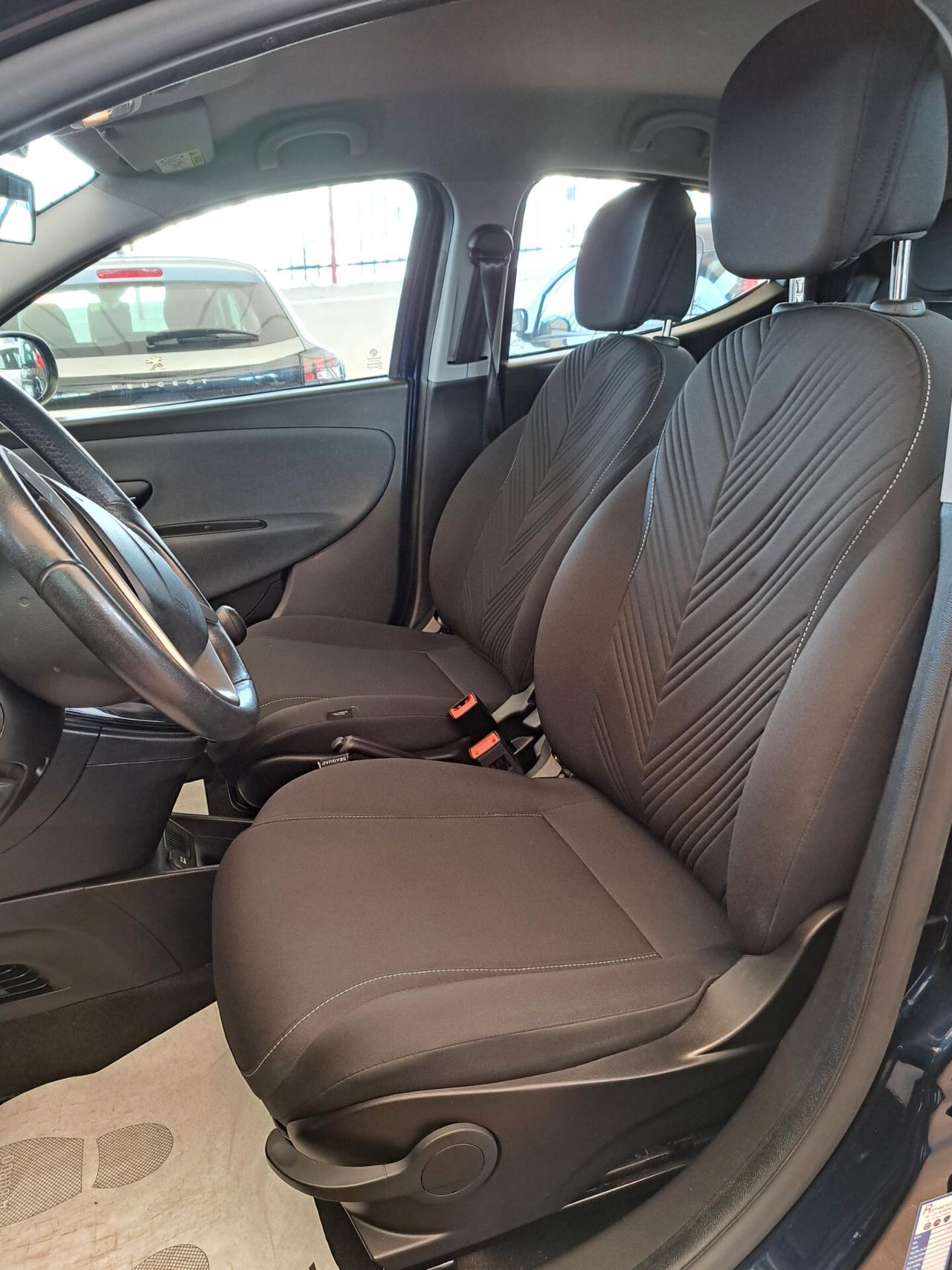 Lancia Ypsilon 1.0 FireFly 5 porte S&S Hybrid Ecochic Gold