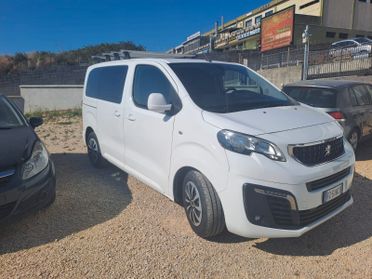 Peugeot Traveller 9 posti