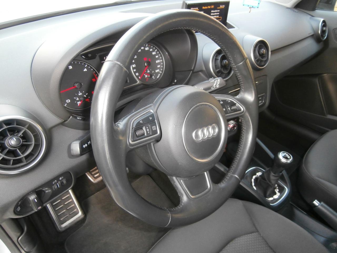Audi A1 1.4 TDI 90 cv S. LINE Bicolore Neopatentati