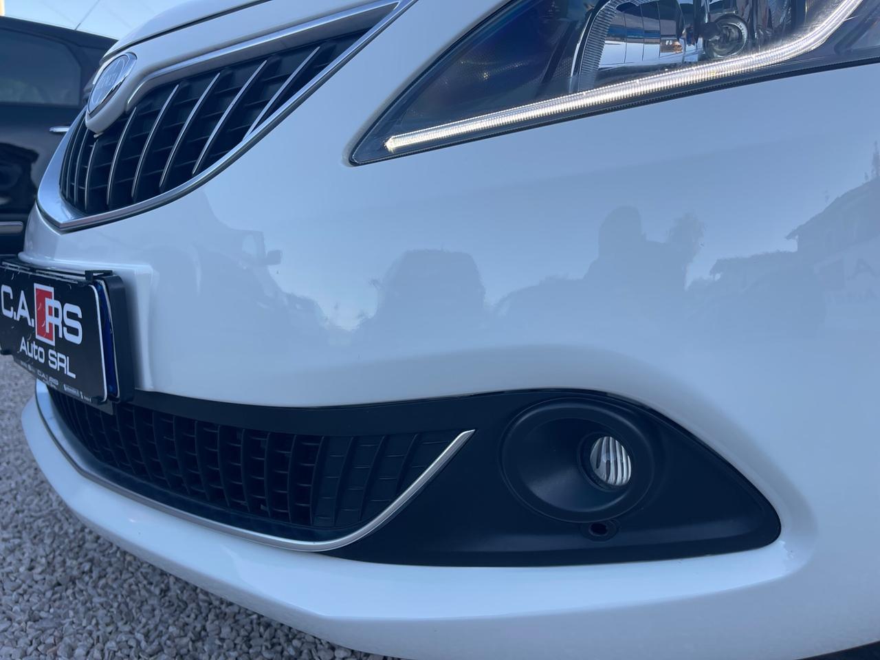 Lancia Ypsilon Gold Hybrid 1.0 FireFly 70cv