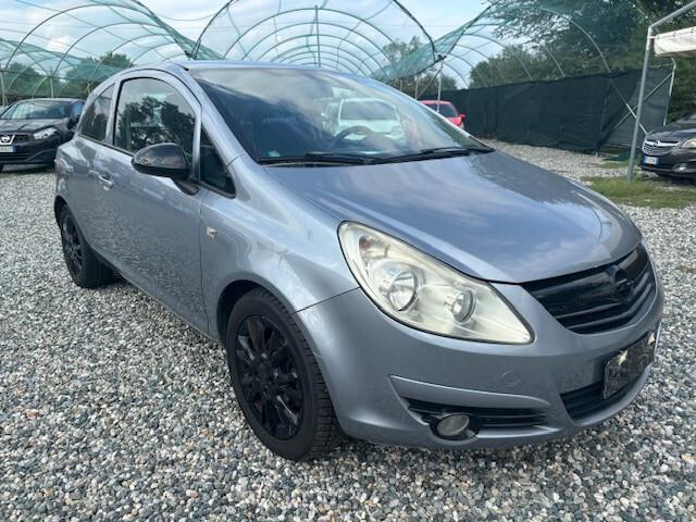 Opel Corsa 1.2 3 porte Cosmo