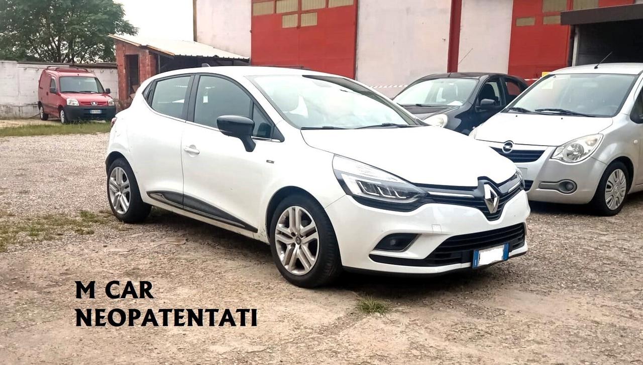 Renault Clio TCe 12V 75 CV 5 porte Moschino Intens neopatentati