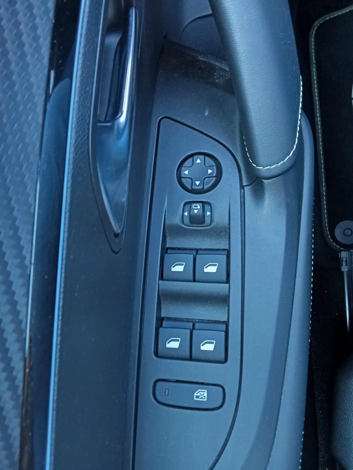 Peugeot 2008 PureTech 130 S&S EAT8 GT