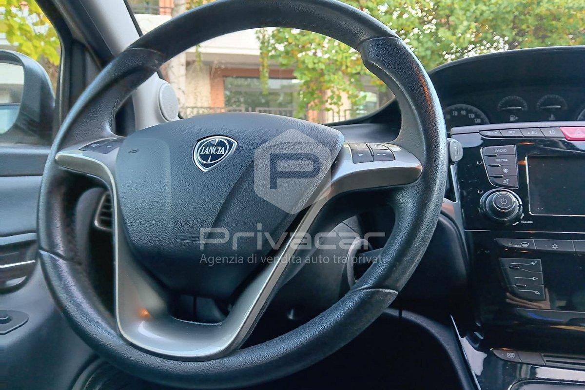 LANCIA Ypsilon 1.2 69 CV 5 porte GPL Ecochic Gold