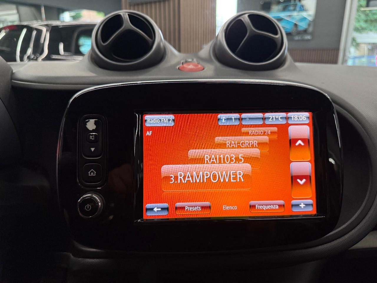 Smart ForFour 70 1.0 twinamic Superpassion Navi Xenon PRONTA CONSEGNA VISIBILE IN SEDE