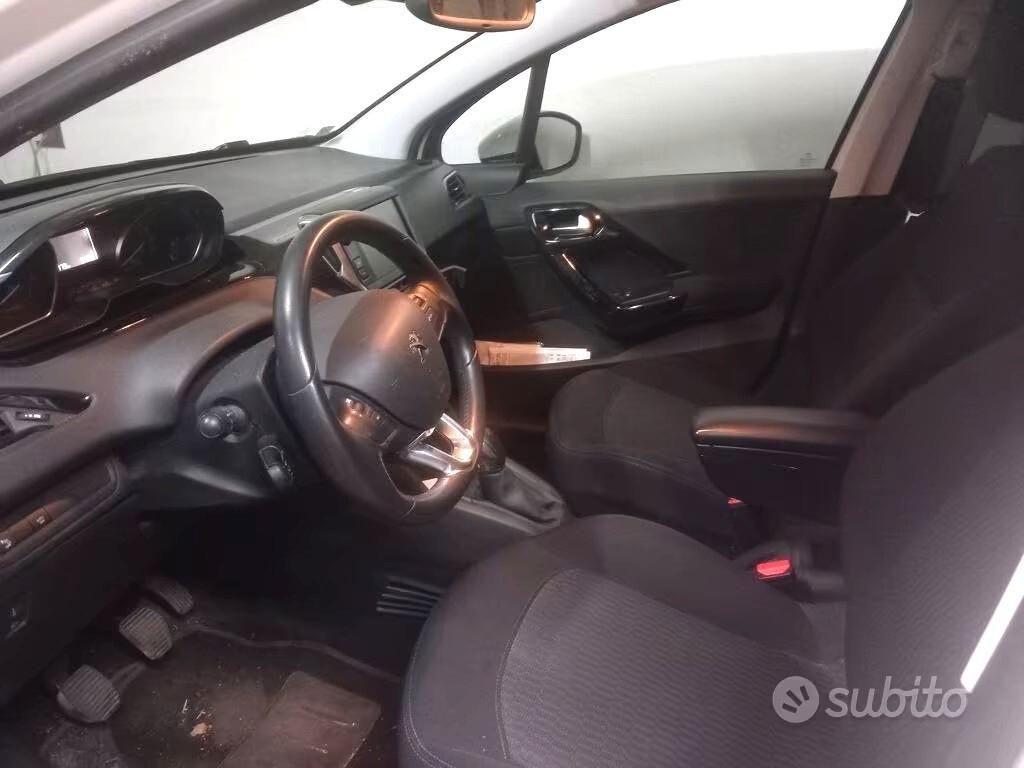 PEUGEOT 208 1,4 HDI-UNICO PROPRIETAR-4 REVISIONI
