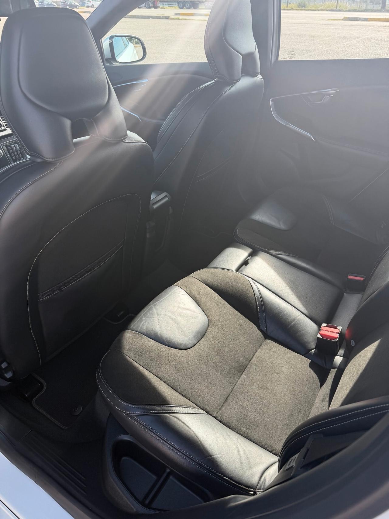 Volvo V40 D2 1.6 R-design Kinetic