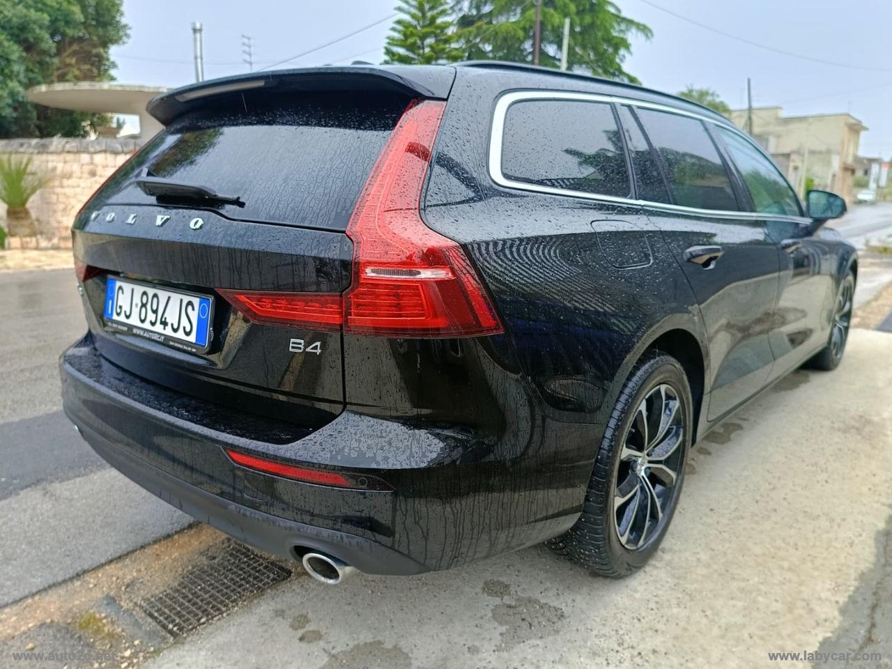 VOLVO V60 B4