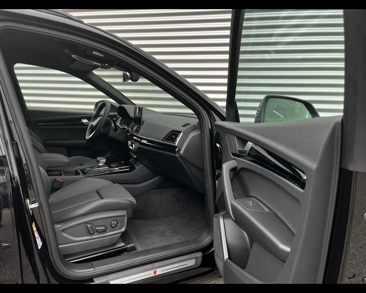 AUDI Audi Q5 Sportback Identity Black 40 TDI quattro 150(204) kW(CV) S tronic