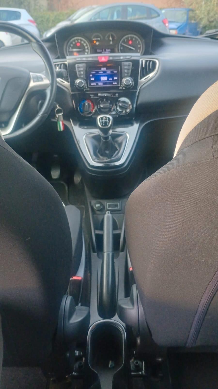 Lancia Ypsilon 1.2 69 CV 5 porte Gold