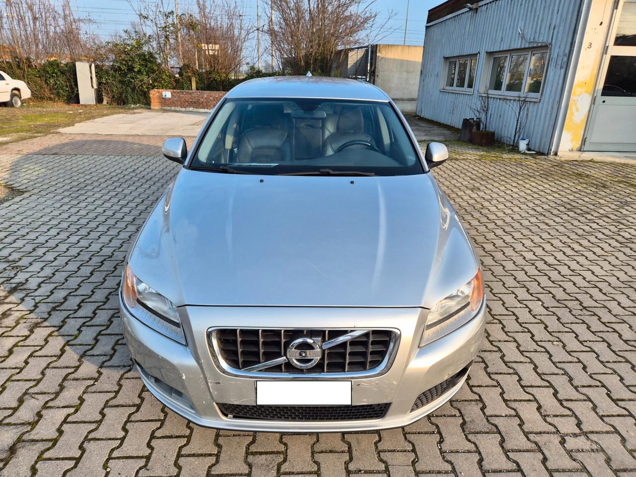 Volvo V70 D5 R-design