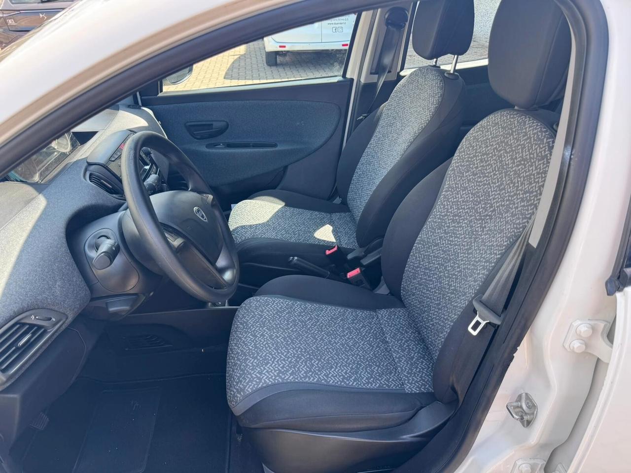Lancia Ypsilon 1.0 FireFly 5 porte S&S Hybrid Silver Plus