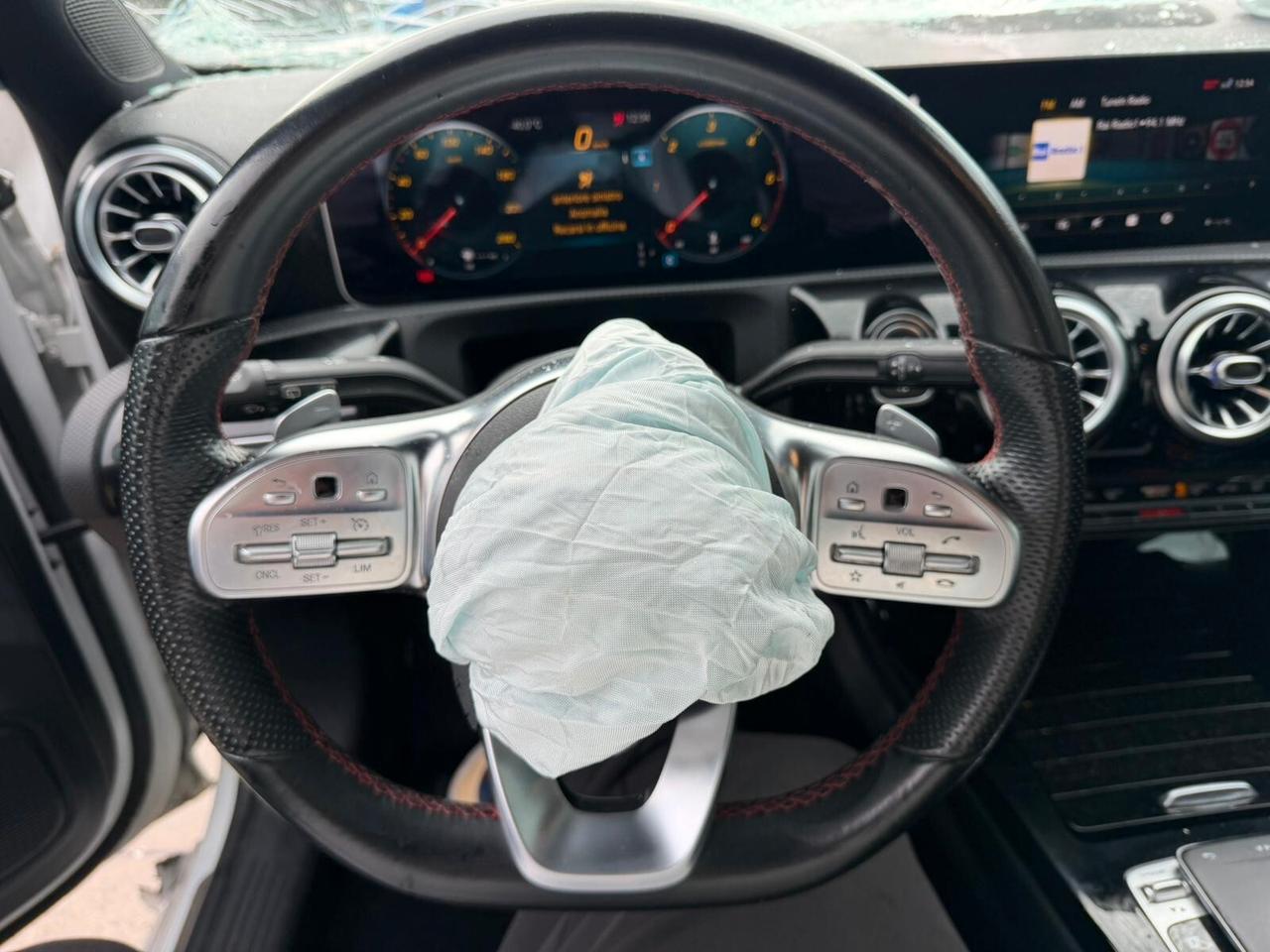 Mercedes-benz A 180 incidentato - 2019