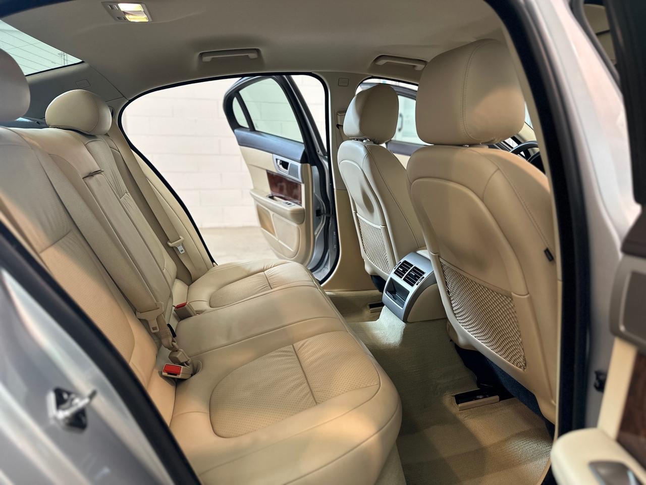 Jaguar XF 4.2 V8 Premium Luxury
