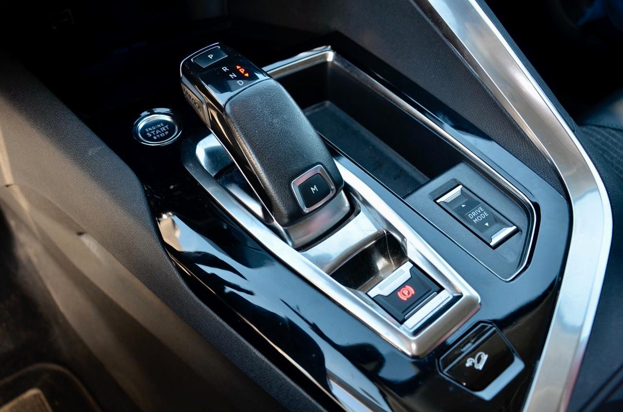 PEUGEOT 3008 1.5 BLUEHDI ALLURE PACK 131cv AUTO, UFF ITALIANA, FARI FULL LED, RETROCAMERA, PERMUTE