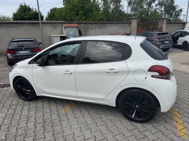 Peugeot 208 PureTech 82 5 porte neopatentati