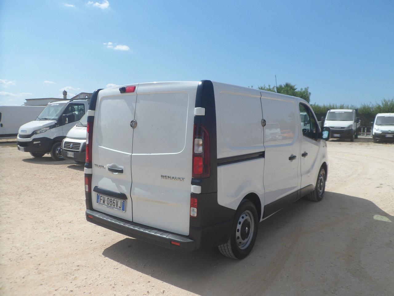 Renault Trafic furgone con pedana