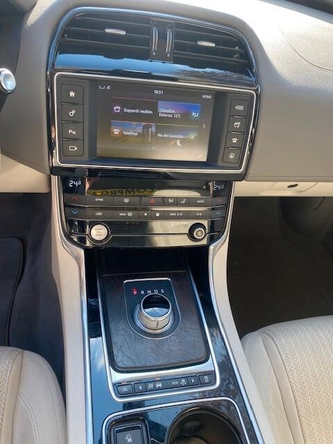 Jaguar XE 2.0 D Turbo Prestige