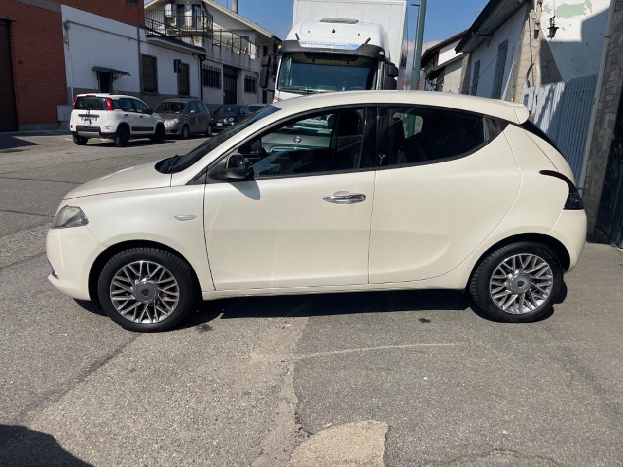 Lancia Ypsilon 1.2 69 CV 5 porte S&S Platinum