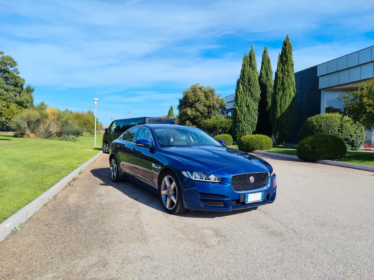 Jaguar XE 2.0 D Turbo 180CV aut. Prestige Business Edition