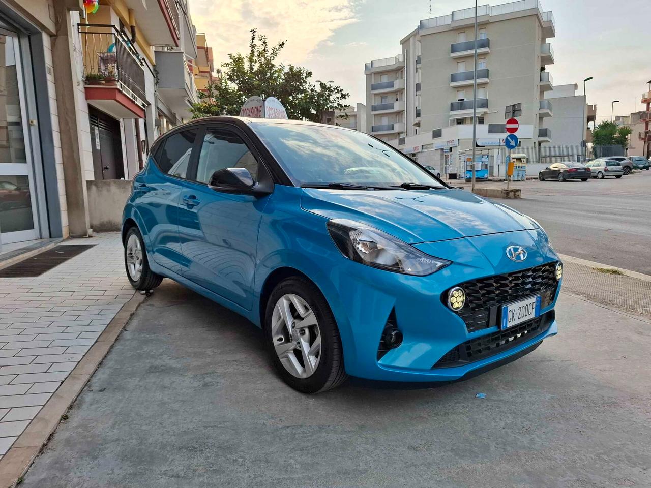 Hyundai i10 1.0 BENZINA - 2022 BICOLORE
