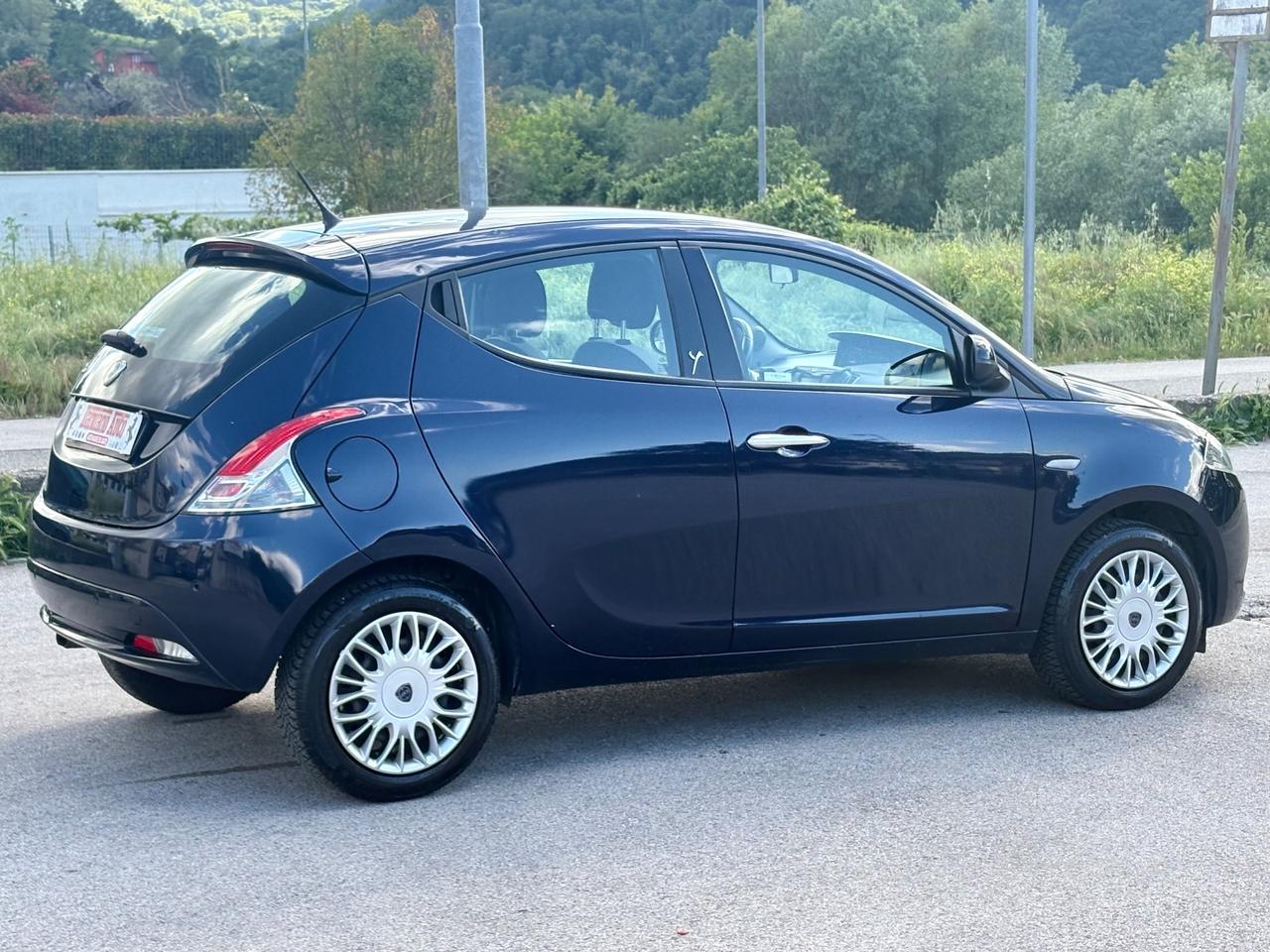 Lancia Ypsilon 1.2 69 CV 5P Gold UCONNECT Blue&Me