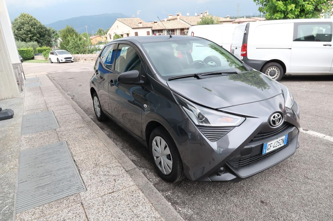 Toyota Aygo Connect 1.0 VVT-i 72 CV 5 porte