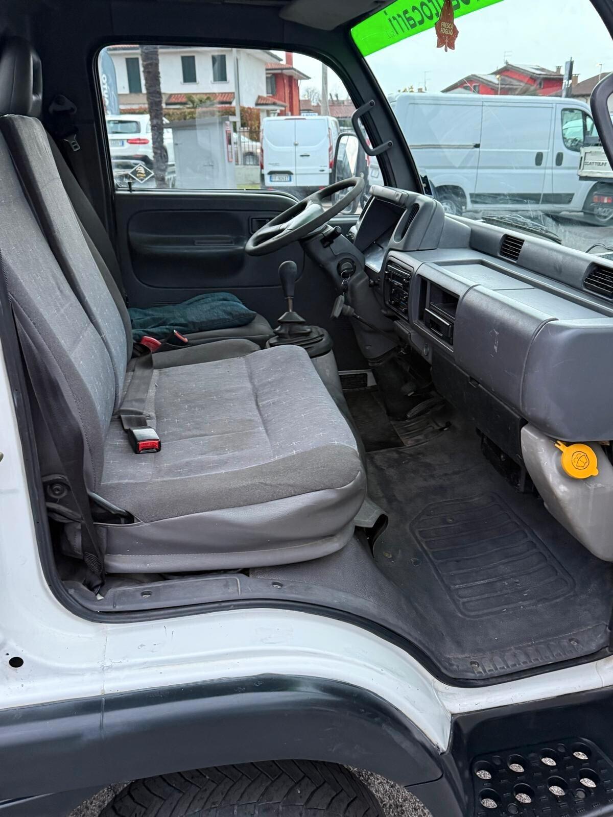 NISSAN Cabstar .35 3.0 Tdi 120 CV CASSONE FISSO